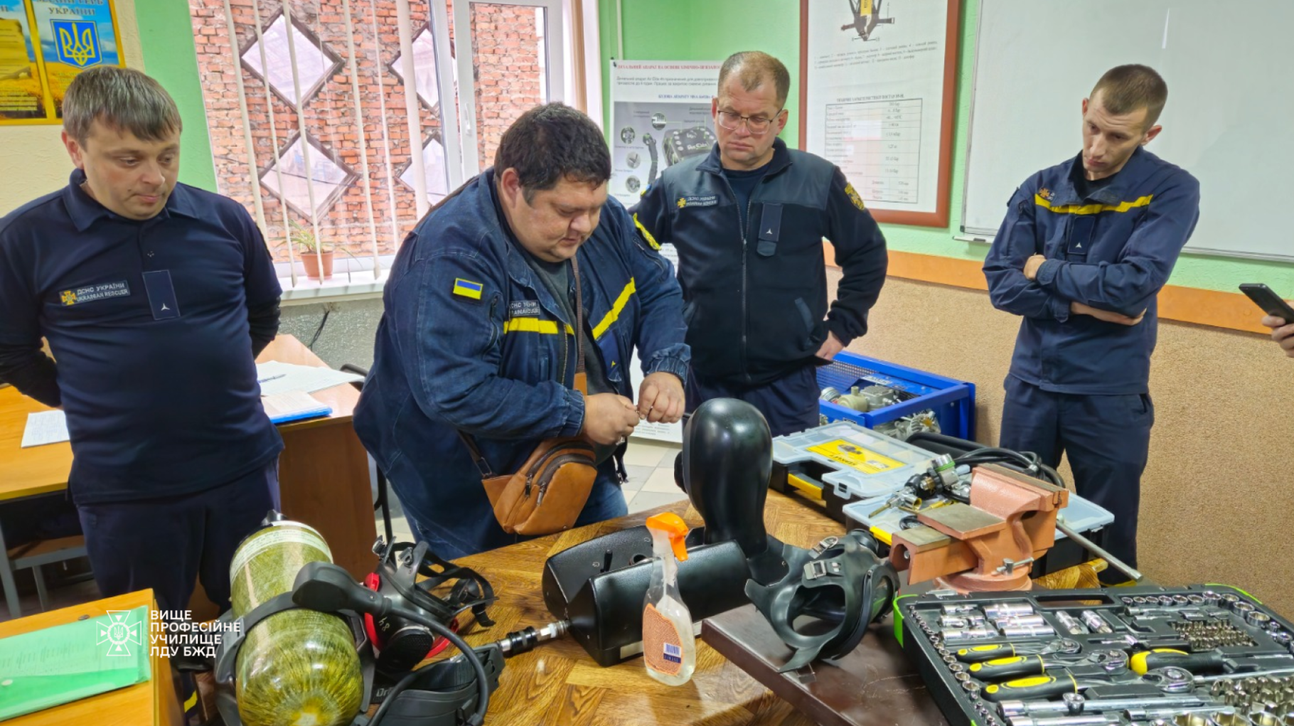 Випуск майстрів з обслуговування засобів індивідуального захисту органів дихання та компресорного обладнання.