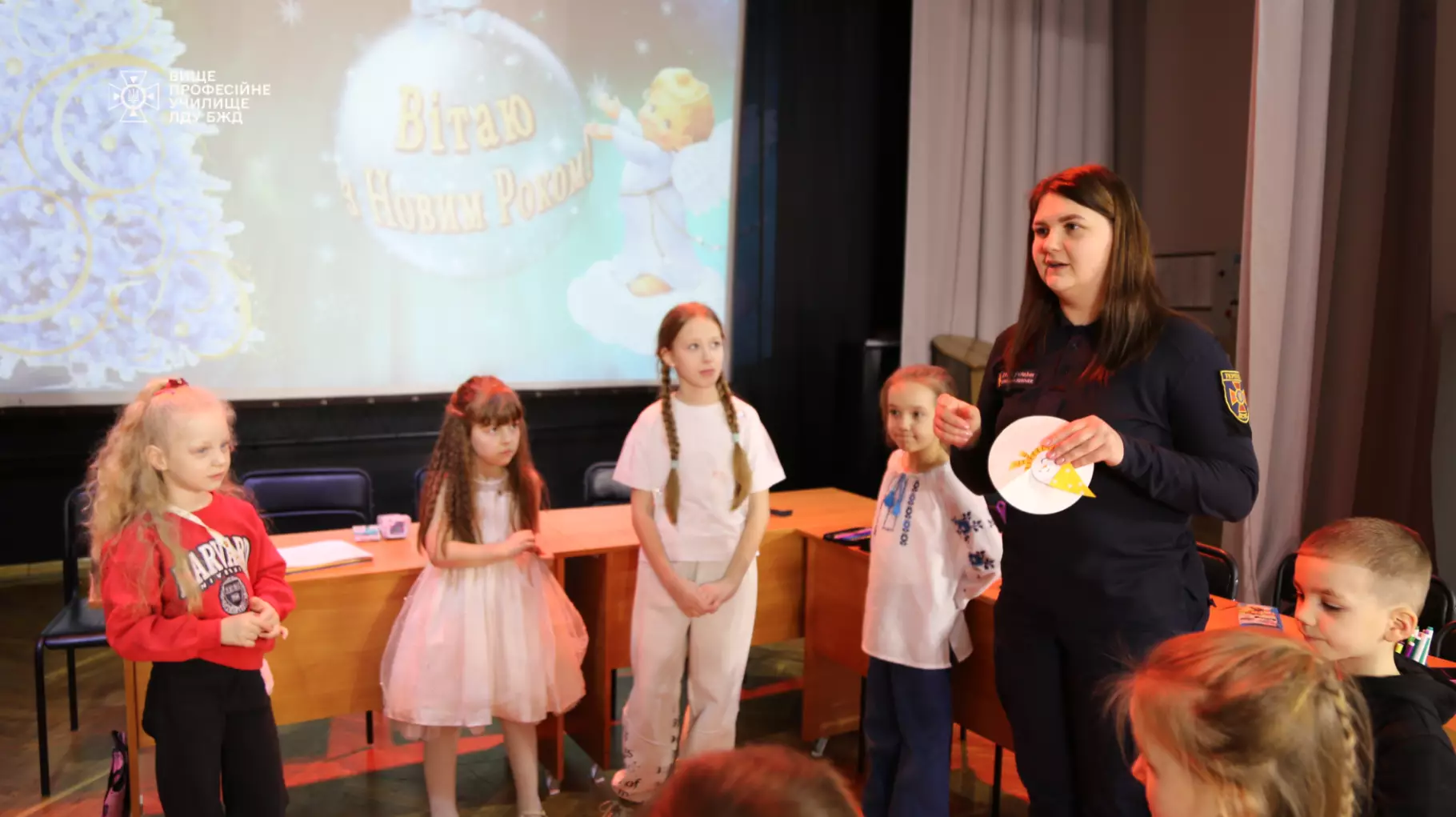 Різдвяний захід для дітей співробітників: тепло, творчість і турбота про емоційний стан