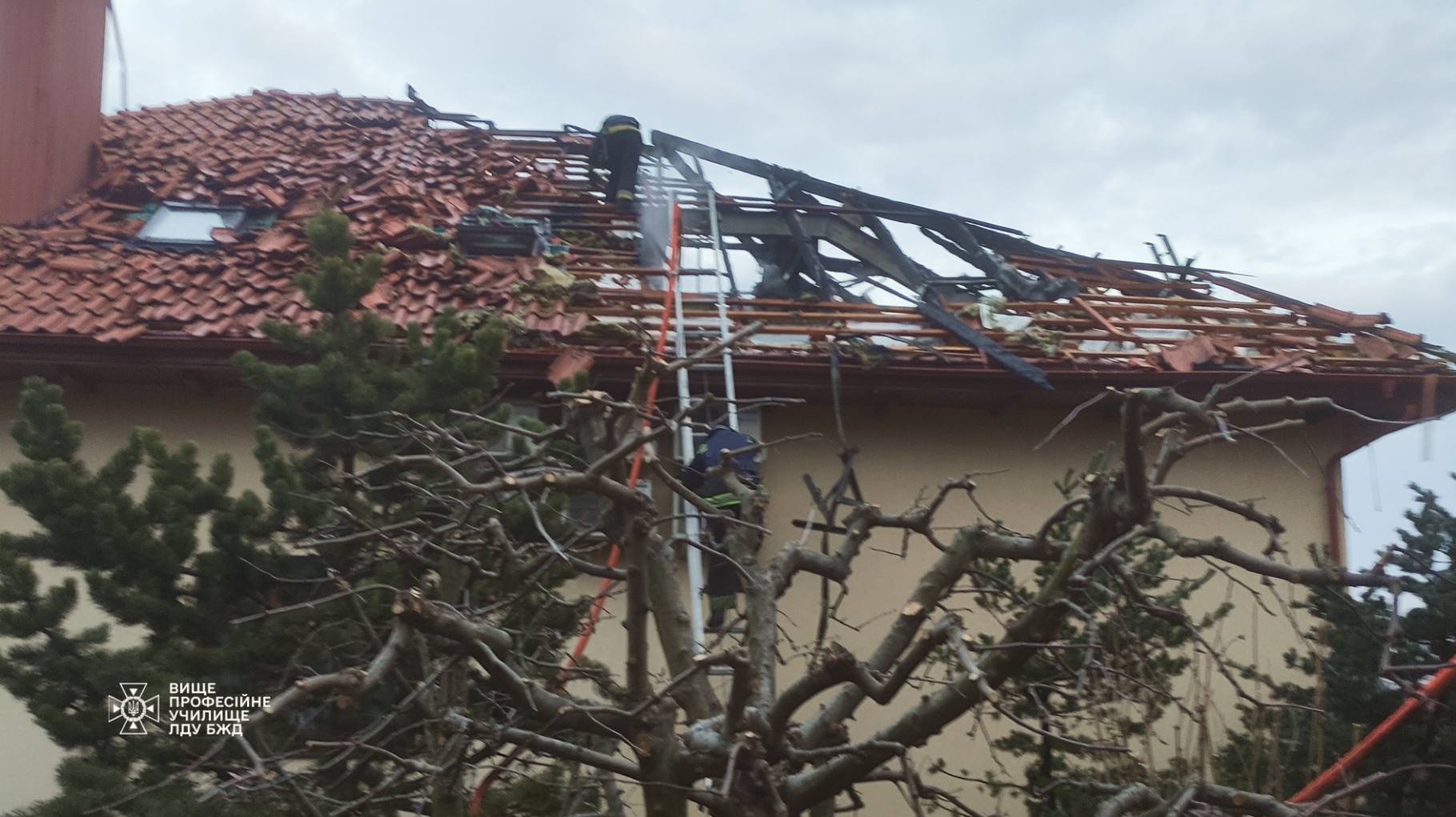 Співробітники училища долучились до ліквідації наслідків обстрілів