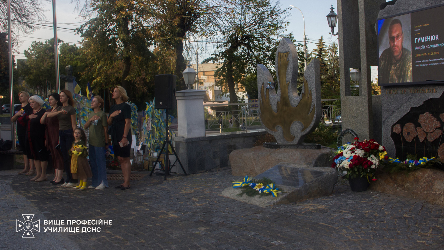«Тиха пам’ять»: здобувачі освіти вшанували подвиг полеглих Героїв у Вінниці